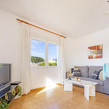 Carola - Plusholidays Ifach