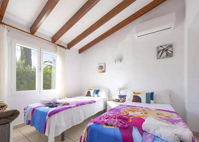 Carola - Plusholidays Villa Ifach