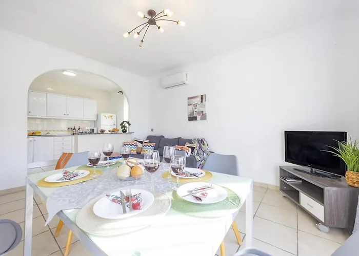 Carola - Plusholidays Villa Ifach