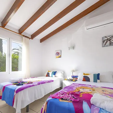 Carola - Plusholidays Villa Ifach