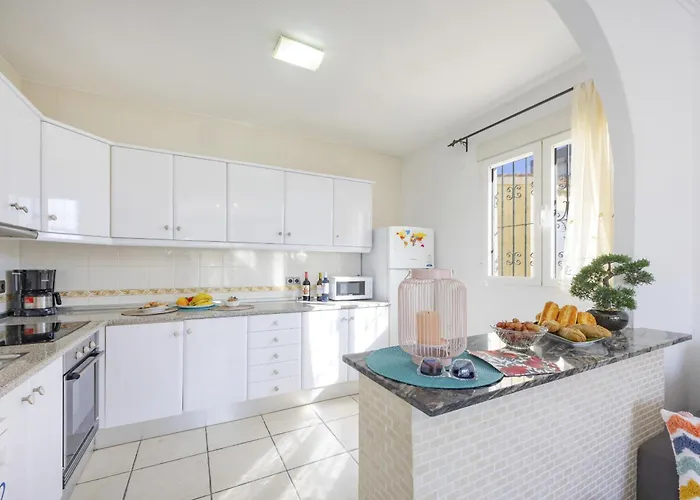 Carola - Plusholidays * Ifach