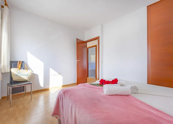 Carola - Plusholidays Villa Ifach