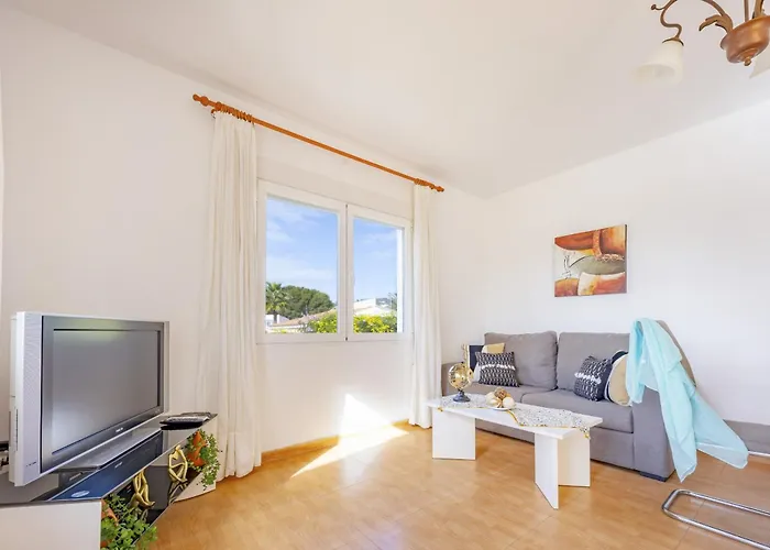 Carola - Plusholidays Ifach